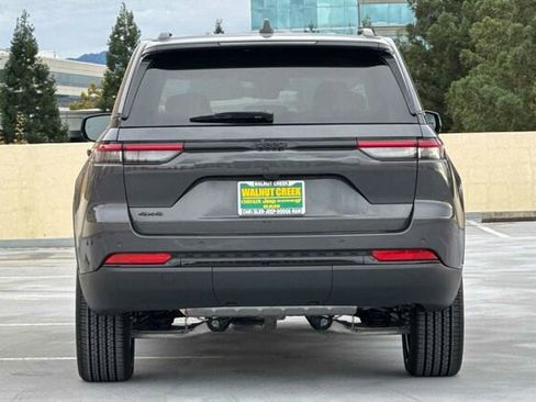 New 2025 Jeep Grand Cherokee Altitude image 5