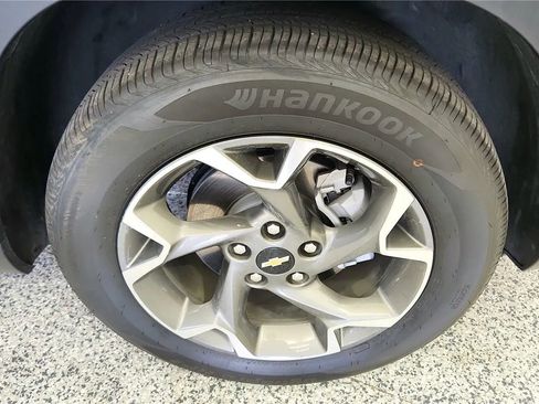 Used 2025 Chevrolet Trax LT w/ Sunroof Package FWD image 18