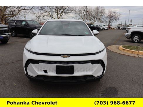 New 2026 Chevrolet Equinox EV LT image 2