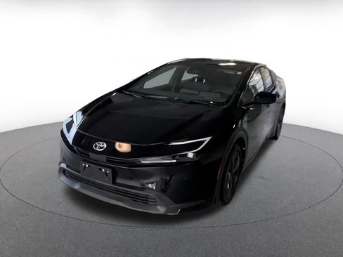 Used 2025 Toyota Prius LE image 6