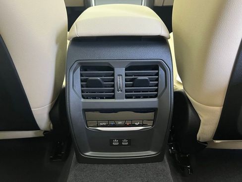 Used 2026 BMW 330i Sedan w/ Premium Package image 9