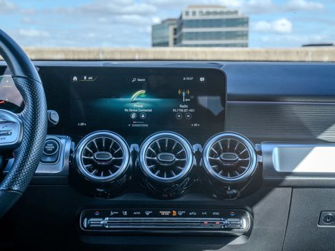 Certified 2023 Mercedes-Benz GLB 250 4MATIC image 22