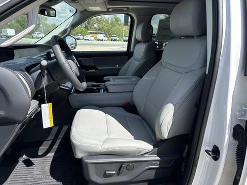 New 2026 Ford Expedition Active RWD image 9