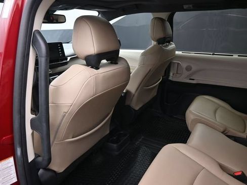 Used 2021 Toyota Sienna XLE FWD image 10