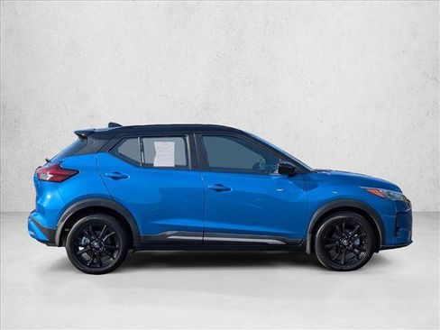 Used 2023 Nissan Kicks SR w/ SR Premium Package FWD image 4