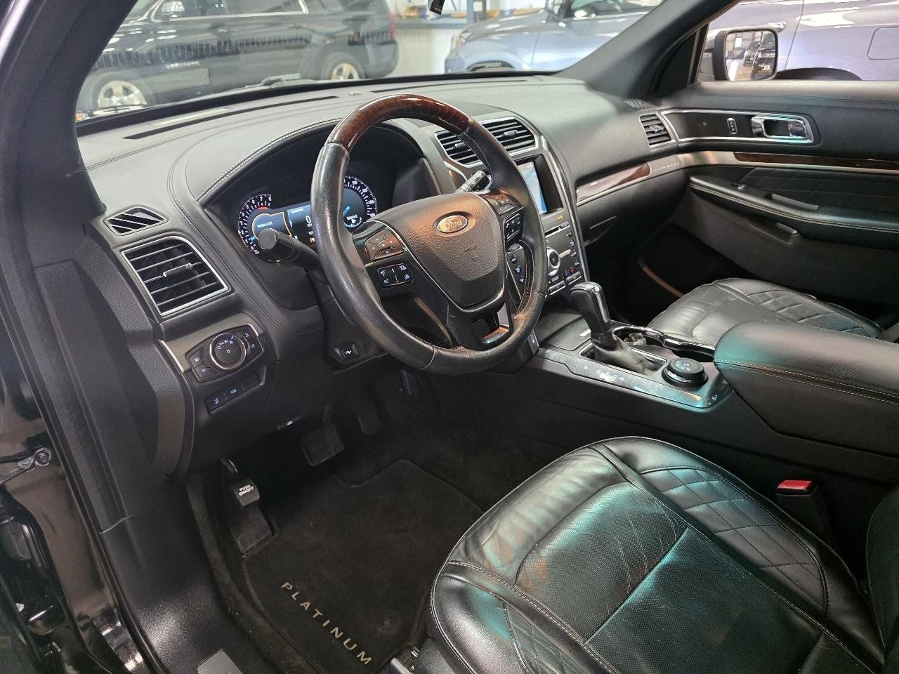 Used 2017 Ford Explorer Platinum AWD/4WD image 10