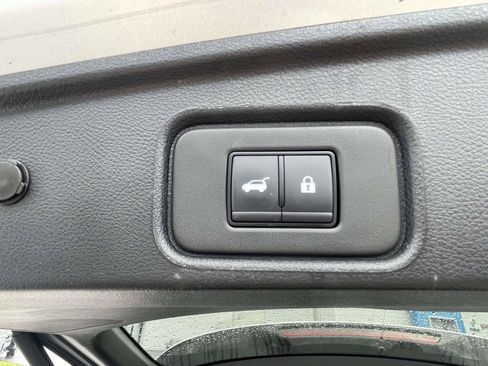 Used 2025 Nissan Pathfinder SV AWD/4WD image 22