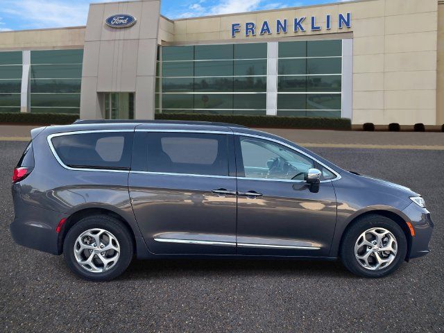 Used 2022 Chrysler Pacifica Limited w/ Uconnect Theater Family Group AWD/4WD image 8