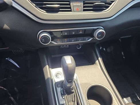 Used 2025 Nissan Altima 2.5 S FWD image 17