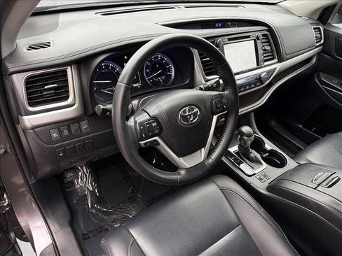 Used 2019 Toyota Highlander XLE image 13