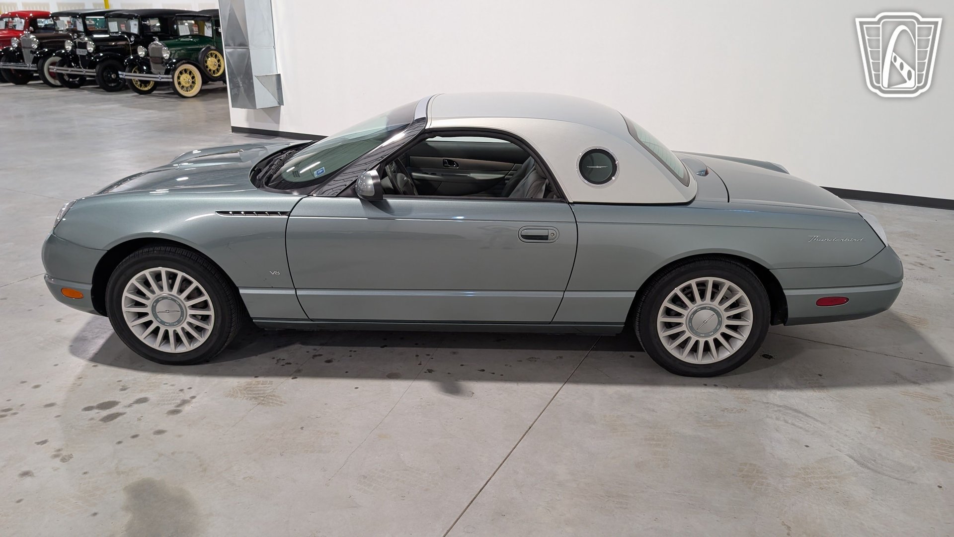 Used 2004 Ford Thunderbird Pacific Coast RWD image 5
