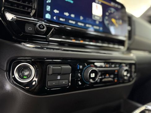 Used 2024 Chevrolet Silverado 1500 ZR2 w/ Technology Package image 37