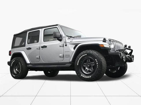 Used 2020 Jeep Wrangler Unlimited Sahara AWD/4WD image 34