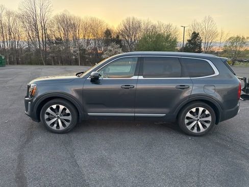 Used 2020 Kia Telluride EX w/ EX Premium Package image 3