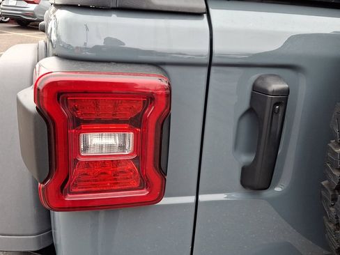 Certified 2025 Jeep Wrangler Unlimited Rubicon image 17