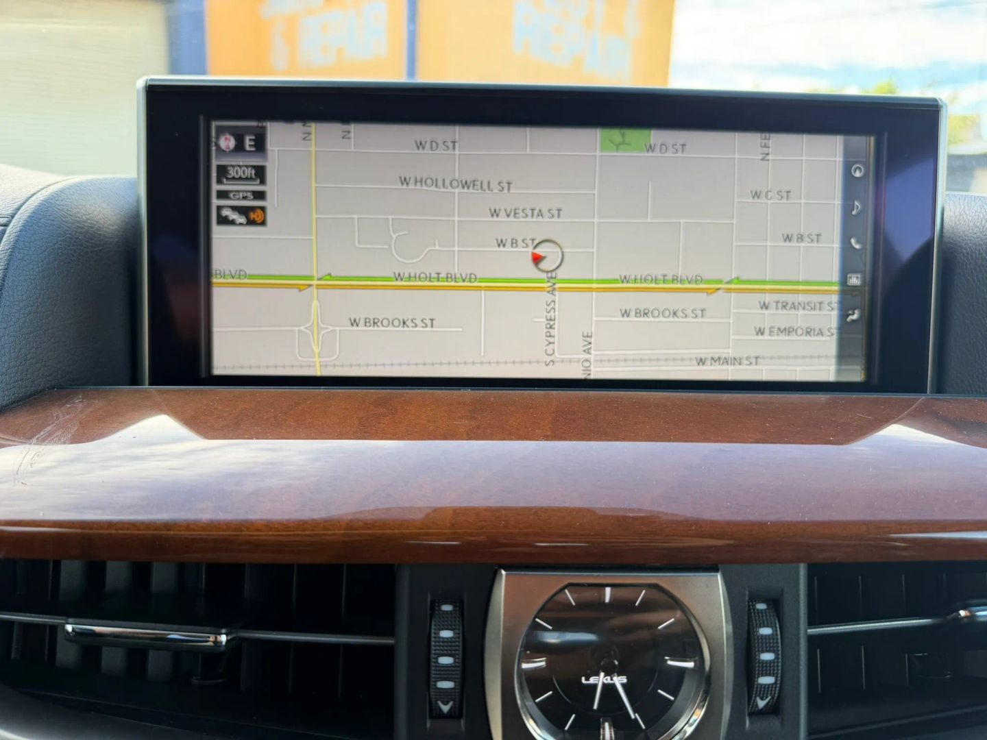 Used 2016 Lexus LX 570 4WD w/ Luxury Package image 26