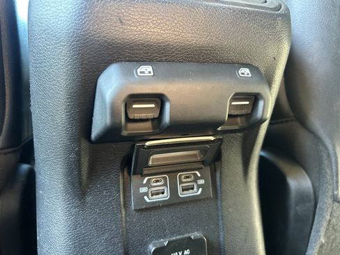 Used 2022 Jeep Gladiator Rubicon w/ Cold Weather Group image 27