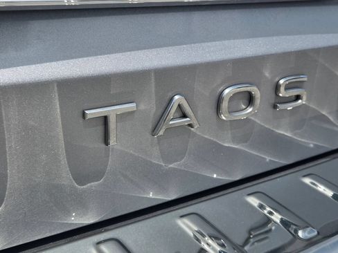 Used 2023 Volkswagen Taos SE FWD image 16