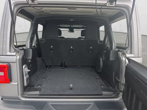 Used 2019 Jeep Wrangler Unlimited Rubicon AWD/4WD image 12