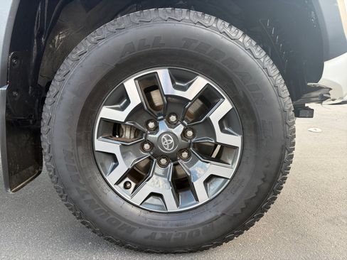 Used 2022 Toyota Tacoma TRD Off-Road AWD/4WD image 29