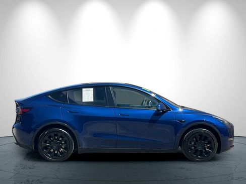Used 2021 Tesla Model Y Long Range AWD/4WD image 3