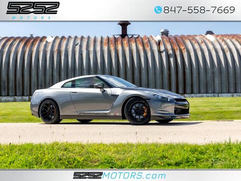 Used 2009 Nissan GT-R Premium image 1