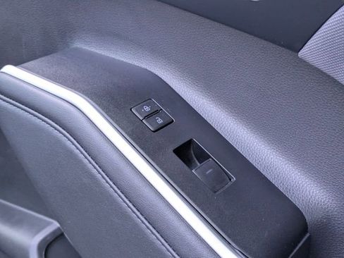 Certified 2025 Toyota Highlander LE FWD image 32