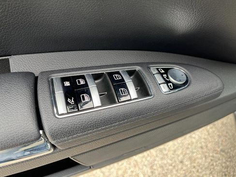 Used 2011 Mercedes-Benz S 550 4MATIC image 47