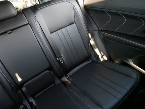 Used 2023 Volkswagen Tiguan SE AWD/4WD image 14