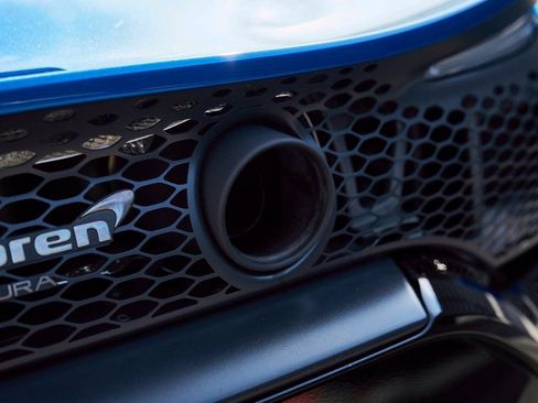 Used 2025 McLaren Artura Spider RWD image 17