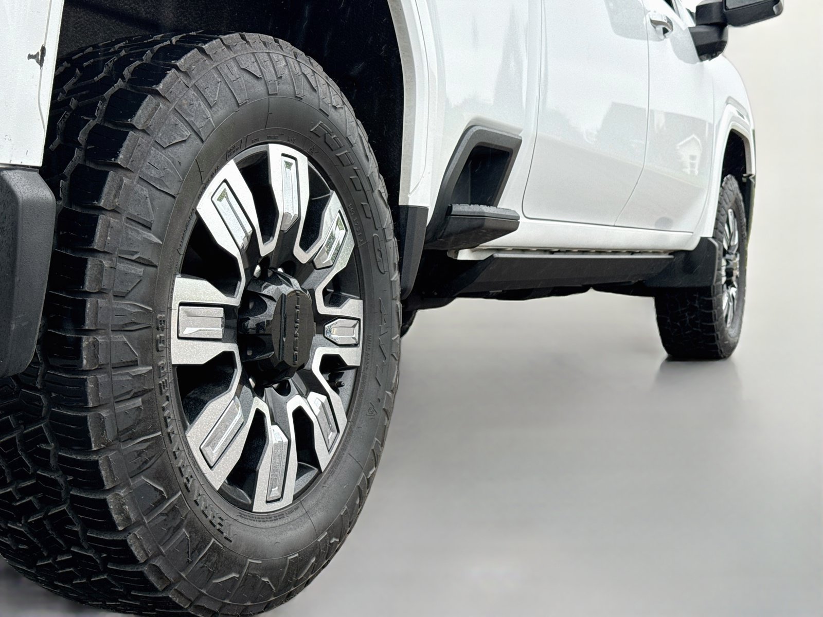 Used 2024 GMC Sierra 2500 Denali w/ Denali Reserve Package AWD/4WD image 10
