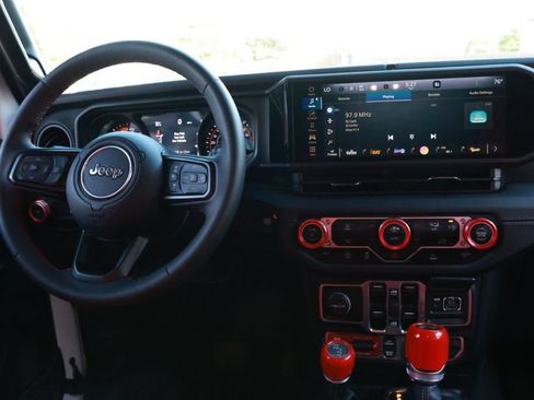 Used 2025 Jeep Wrangler Unlimited Rubicon AWD/4WD image 36