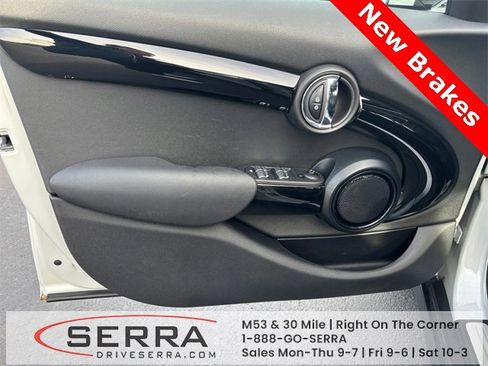 Used 2021 MINI Cooper 4-Door Hardtop w/ 6.5" Touchscreen Package image 17