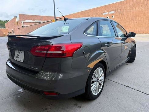 Used 2017 Ford Focus Titanium FWD image 5