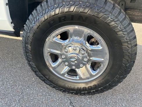 Used 2024 RAM 2500 Tradesman w/ Chrome Appearance Group image 25