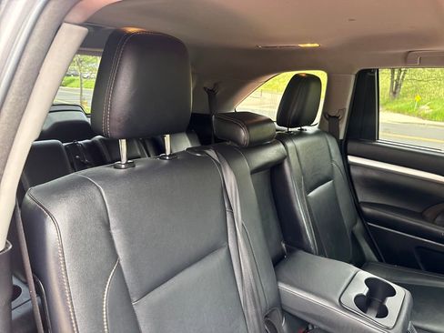 Used 2017 Toyota Highlander XLE AWD/4WD image 27