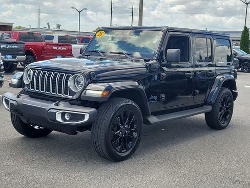 Used 2025 Jeep Wrangler Unlimited Sahara image 2