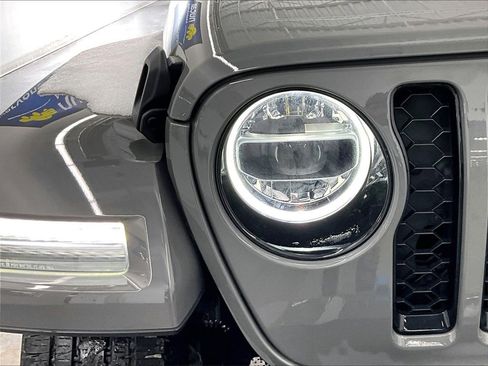 Used 2022 Jeep Wrangler Unlimited Sahara image 32