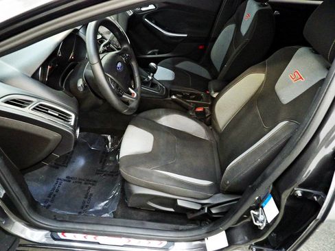Used 2016 Ford Focus ST FWD image 9