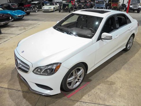 Used 2014 Mercedes-Benz E 350 E 350 Luxury 4MATIC AWD 4dr Se image 15