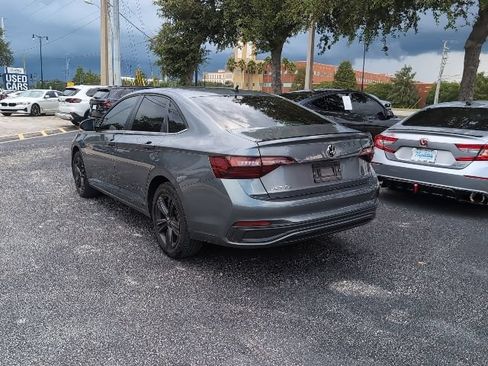 Used 2024 Volkswagen Jetta SE FWD image 4