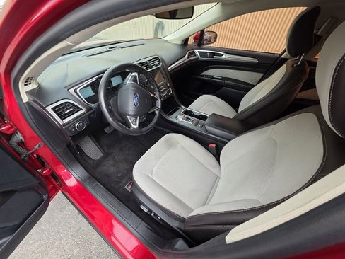 Used 2020 Ford Fusion SE w/ Equipment Group 151A image 10