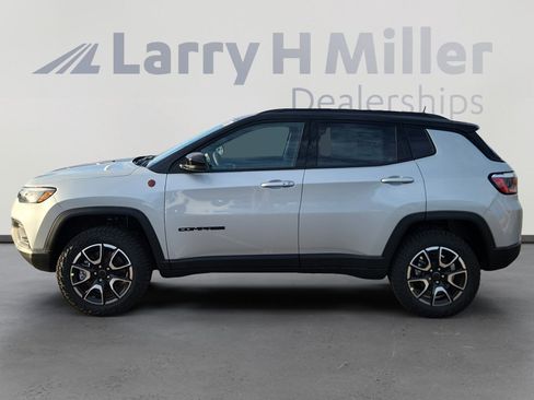 New 2026 Jeep Compass Trailhawk image 3