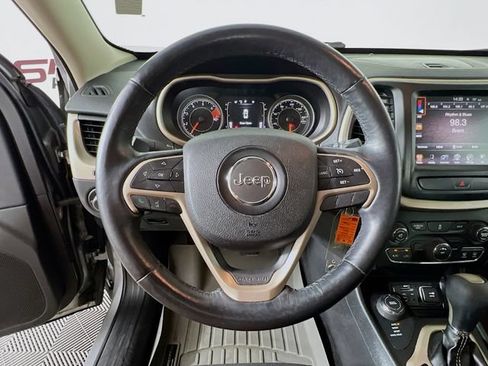 Used 2016 Jeep Cherokee Latitude w/ Cold Weather Group AWD/4WD image 12
