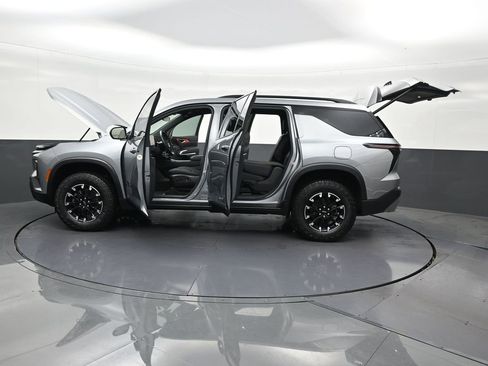 Used 2025 Chevrolet Traverse Z71 image 34