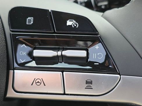 Certified 2025 Hyundai Elantra Limited image 14