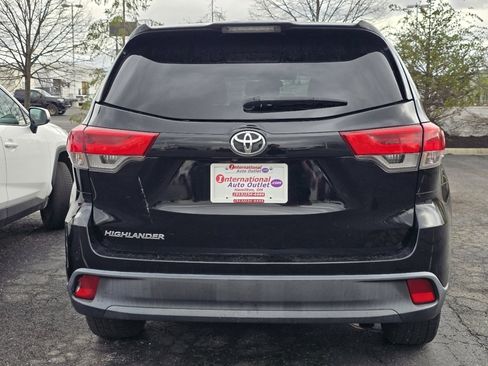 Used 2019 Toyota Highlander LE image 6