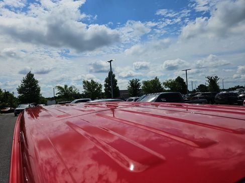 Used 2025 Jeep Wrangler Unlimited Sahara AWD/4WD image 9