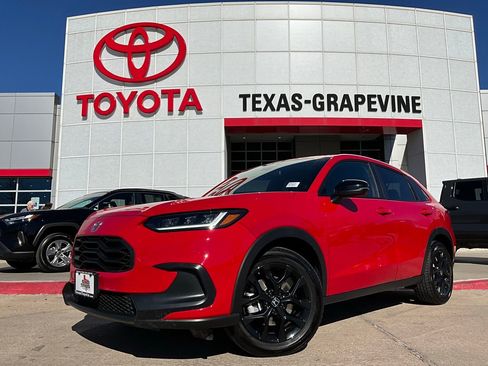 Used 2025 Honda HR-V Sport image 2