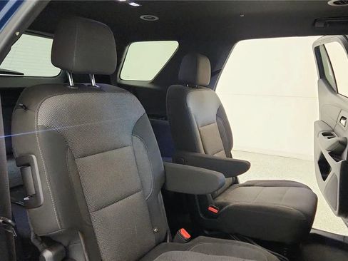 Used 2023 Chevrolet Traverse LT FWD image 39
